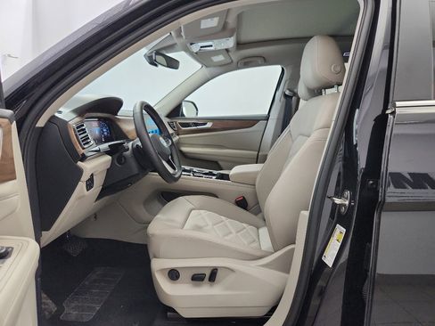 Certified 2025 Volkswagen Atlas SE w/ Panoramic Sunroof Package image 6