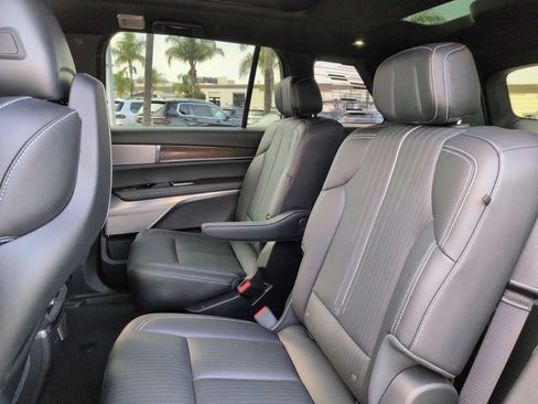 Used 2026 Cadillac Vistiq Sport image 31