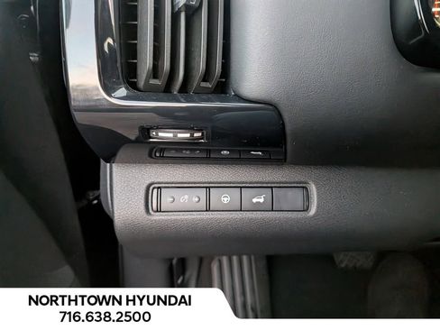 Used 2025 Nissan Pathfinder SV image 31