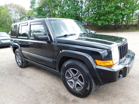Used 2006 Jeep Commander 4WD w/ Popular Equipment Group image 1