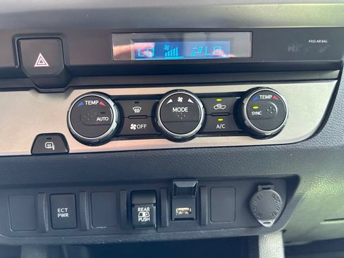 Used 2021 Toyota Tacoma SR5 RWD image 18