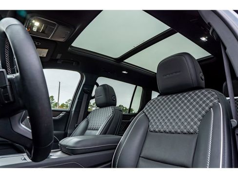 Used 2024 GMC Acadia Denali w/ Super Cruise Package image 12