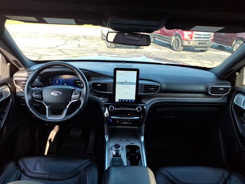Used 2023 Ford Explorer Platinum w/ Technology Package AWD/4WD image 15