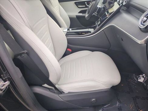 Used 2025 Mercedes-Benz GLC 300 4MATIC image 22