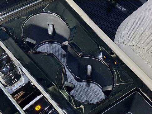 New 2025 Volkswagen Atlas SE image 15