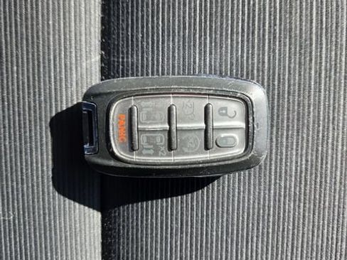 Used 2023 Chrysler Voyager LX FWD image 7