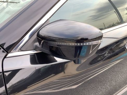 Used 2017 Nissan Rogue SL image 11