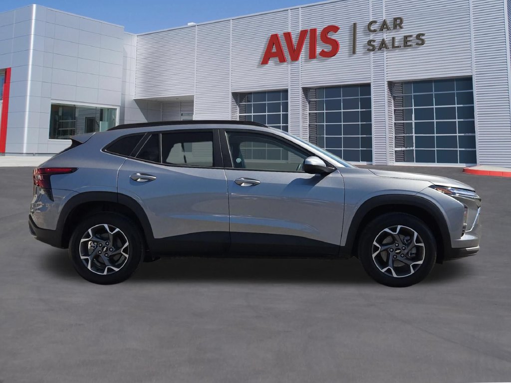 Used 2026 Chevrolet Trax LT FWD image 5
