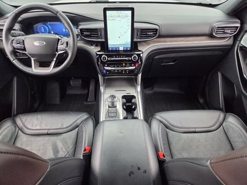 Used 2021 Ford Explorer Platinum w/ Equipment Group 601A AWD/4WD image 16