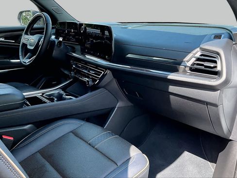 Used 2026 Chevrolet Traverse High Country FWD image 19