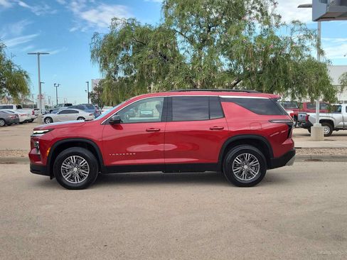 Used 2026 Chevrolet Traverse LT FWD image 5