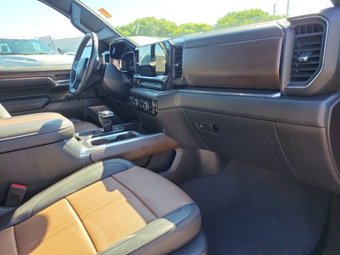 Used 2024 Chevrolet Silverado 1500 High Country w/ Z71 Off-Road Package AWD/4WD image 17