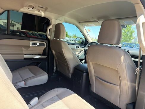 Used 2023 Ford Explorer XLT AWD/4WD image 14