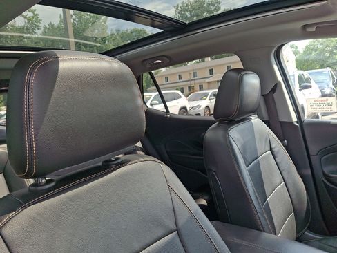 Used 2021 GMC Terrain SLT w/ Infotainment Package II FWD image 13