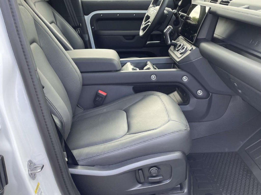 New 2026 Land Rover Defender 110 X-Dynamic SE AWD/4WD image 15
