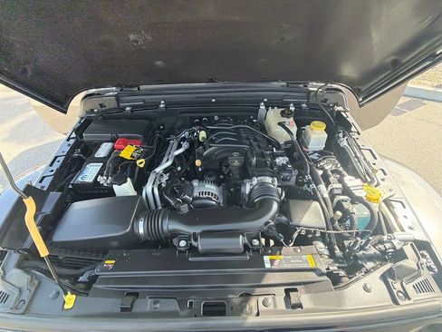 Used 2023 Jeep Gladiator Sport AWD/4WD image 17