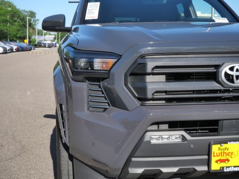Certified 2024 Toyota Tacoma SR5 AWD/4WD image 17