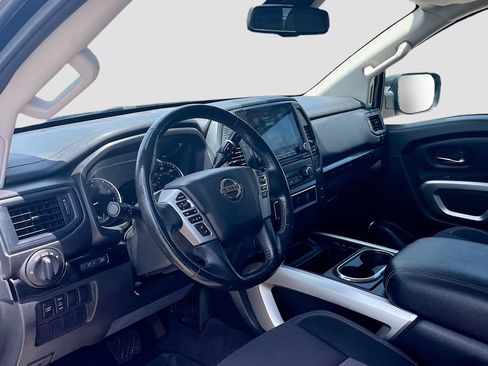 Used 2022 Nissan Titan SV w/ SV Convenience Package image 9