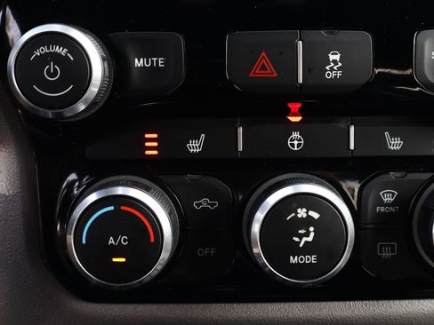 Used 2020 RAM 2500 Big Horn w/ Night Edition AWD/4WD image 33