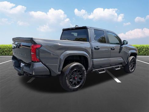 Used 2025 Toyota Tacoma SR5 image 4