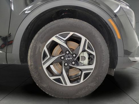 Used 2025 Kia Sportage LX image 3
