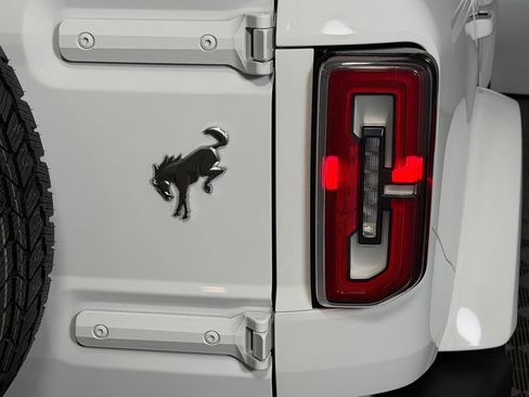 Used 2025 Ford Bronco Outer Banks AWD/4WD image 15