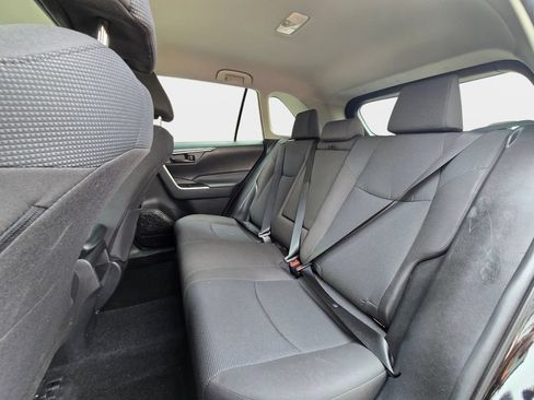 Used 2020 Toyota RAV4 LE AWD/4WD image 17