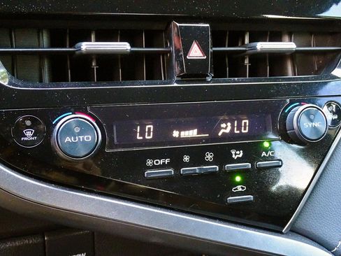 Used 2022 Toyota Camry SE FWD image 36
