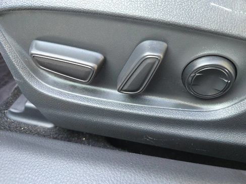 Used 2018 Toyota Camry SE FWD image 22