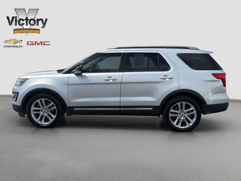 Used 2017 Ford Explorer XLT w/ Equipment Group 202A FWD image 3