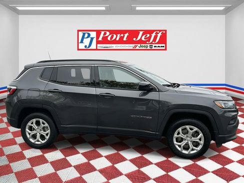 Certified 2024 Jeep Compass Latitude image 3