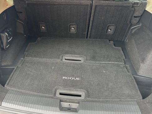 Used 2023 Nissan Rogue SL w/ SL Premium Package image 6