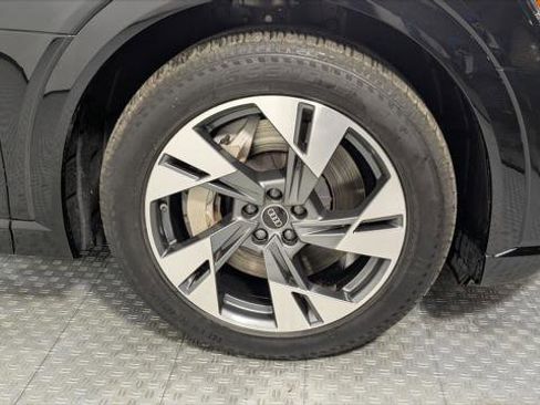 Used 2022 Audi e-tron Premium w/ Convenience Plus Package image 37