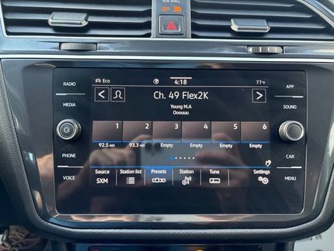 Used 2023 Volkswagen Tiguan SE w/ Panoramic Sunroof Package AWD/4WD image 25