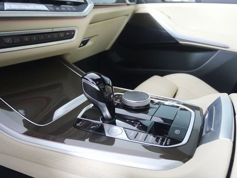 Used 2022 BMW X5 sDrive40i w/ Premium Package RWD image 23