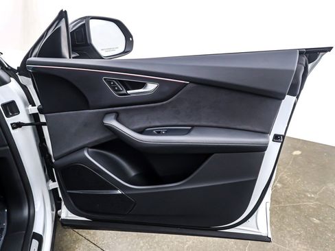 Used 2024 Audi SQ8 Premium Plus w/ Executive Package image 25