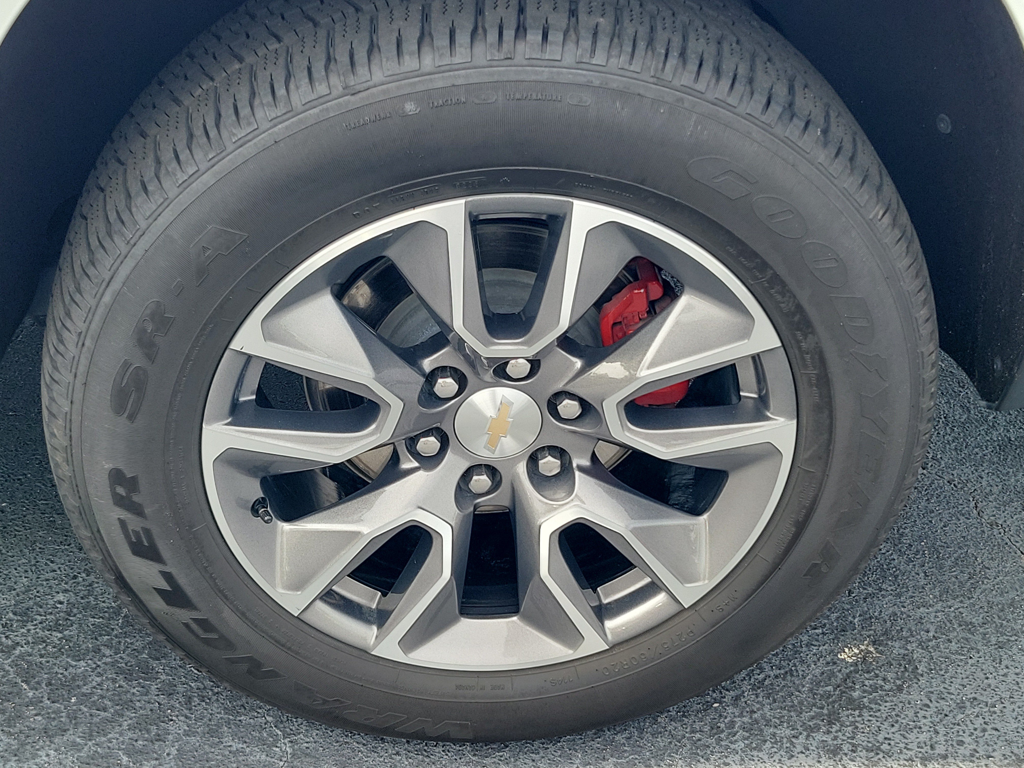 Used 2024 Chevrolet Suburban LT w/ Luxury Package RWD image 8