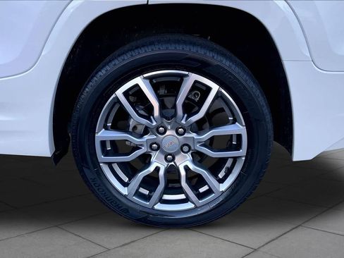 Used 2022 GMC Terrain Denali w/ Denali Premium Package AWD/4WD image 11