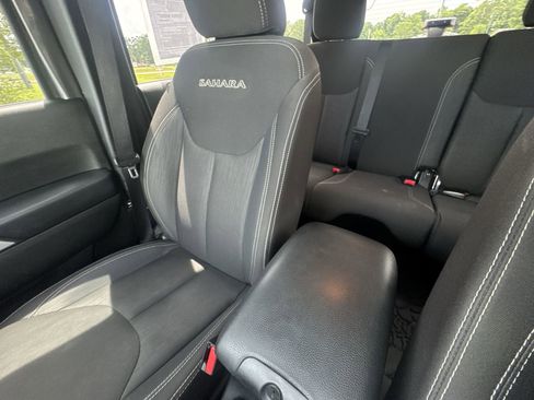 Used 2017 Jeep Wrangler Unlimited Sahara w/ Connectivity Group AWD/4WD image 20