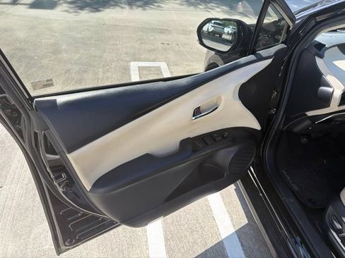Used 2019 Toyota Prius Limited FWD image 9