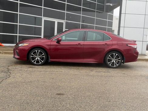 Used 2018 Toyota Camry SE image 6
