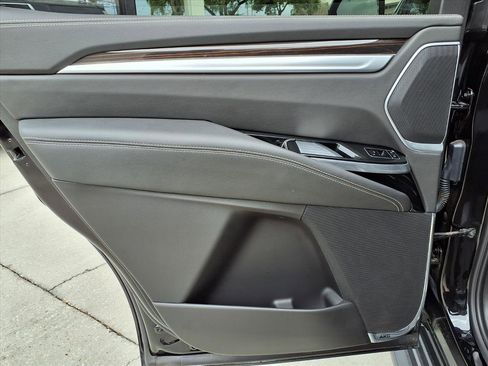 Certified 2025 Cadillac Escalade Premium Luxury image 18