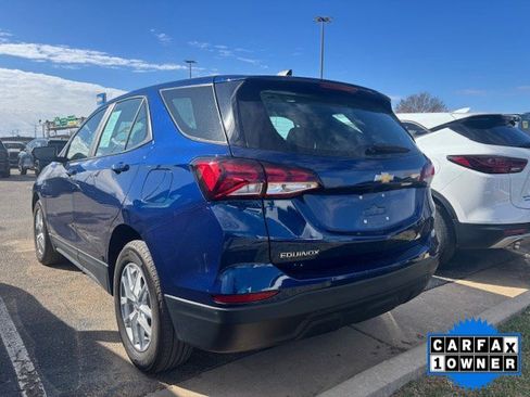 Used 2022 Chevrolet Equinox LS image 2