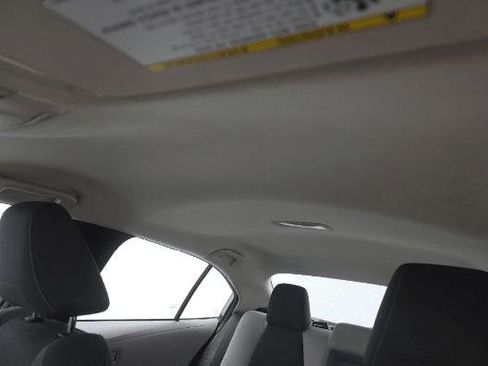 Used 2021 Toyota Corolla LE image 12