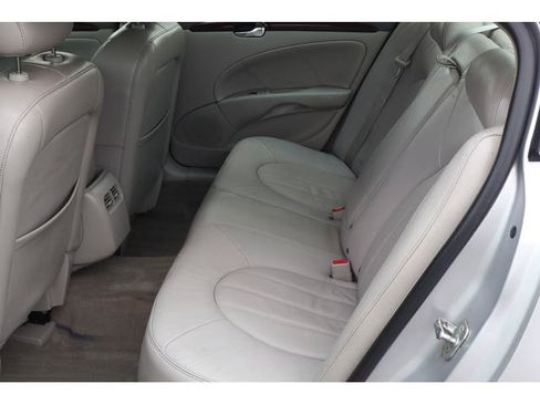 Used 2010 Buick Lucerne CXL FWD image 6