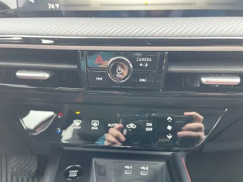 Used 2025 Nissan Kicks SR image 25