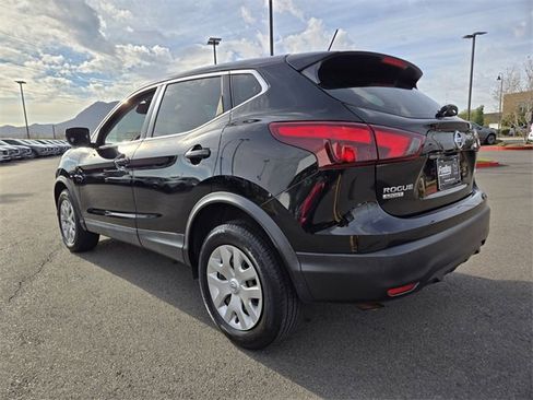 Used 2018 Nissan Rogue Sport S image 4