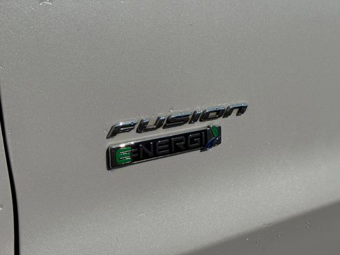 Used 2017 Ford Fusion Energi Platinum FWD image 10