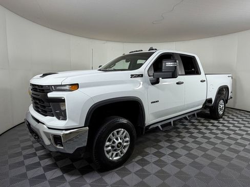 Used 2024 Chevrolet Silverado 2500 W/T AWD/4WD image 2
