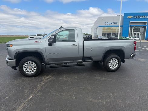 Used 2025 Chevrolet Silverado 2500 LT w/ Convenience Package AWD/4WD image 2